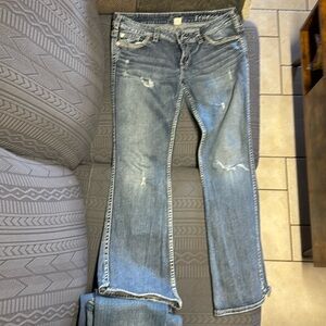 Francis silver brand jeans. Long length. I wear a 35 regularly.